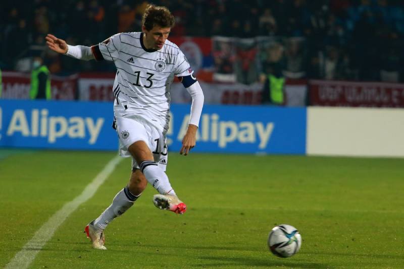 Kiến Tạo Trong Bóng Đá Là Gì? Vai Trò và Tầm Quan Trọng 1 Kiến tạo trong bóng đá là gì?