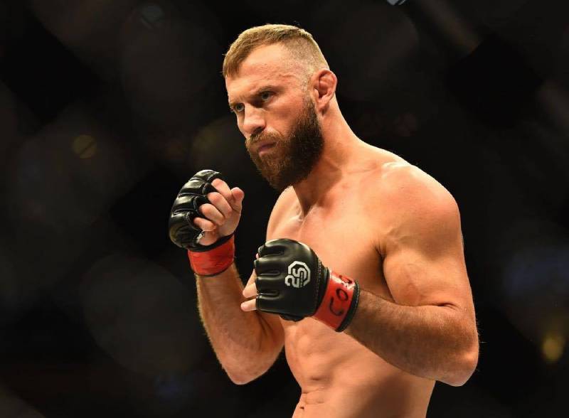 Cá Cược MMA (UFC) Cho Người Mới - Cẩm Nang Toàn Diện 3 Nghiên cứu kỹ về võ sĩ